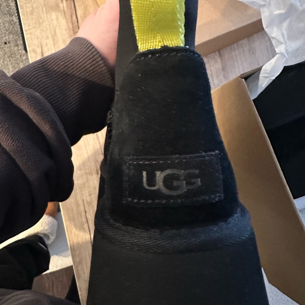 UGG women’s classic lil dipper Black Platform Ankle Boots - Picture 8 of 14